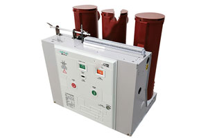 vs1戶內(nèi)真空斷路器具備滅弧電壓低、滅弧能力強(qiáng)、分?jǐn)嗨俣瓤?、開斷容量大、使用期長、適應(yīng)頻繁操作等特性，在供電系統(tǒng)中逐漸替代了其他類型開關(guān)，獲得了普遍的運(yùn)用。但真空斷路器在開斷過程中會形成過電壓，若在運(yùn)作中錯誤操作，也會導(dǎo)致斷路器發(fā)生爆炸等事故，給生產(chǎn)安全帶來重大影響。因而需根據(jù)過電壓的類型采取相應(yīng)的措施，以降低過電壓的形成和減少過電壓的數(shù)值，除真空斷路器生產(chǎn)制造工藝層面的問題外，能夠加裝保護(hù)器以更改負(fù)荷參數(shù)，進(jìn)而達(dá)到目地。